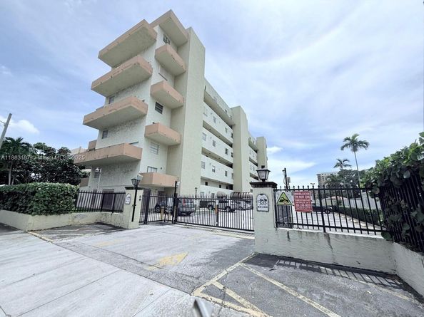 300 NW 42nd Ave 109, Miami FL 33126