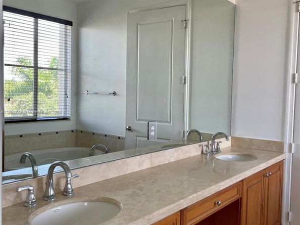 3020 NW 125th Ave 304, Sunrise FL 33323