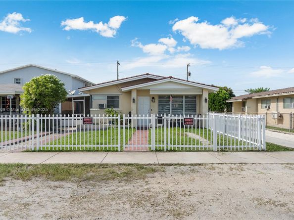 9311 SW 37th St, Miami FL 33165