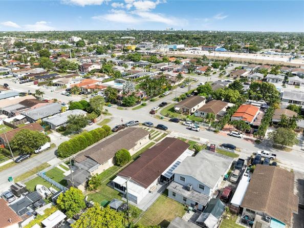 9311 SW 37th St, Miami FL 33165