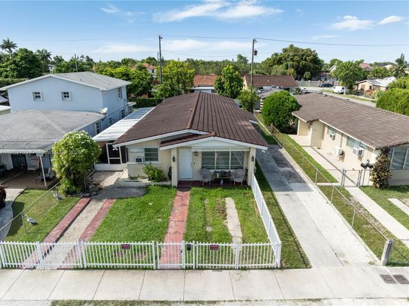 9311 SW 37th St, Miami FL 33165