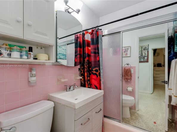 9311 SW 37th St, Miami FL 33165