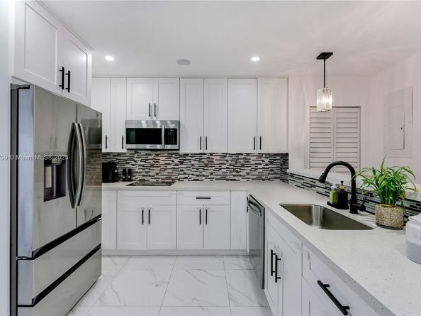 9311 SW 37th St, Miami FL 33165