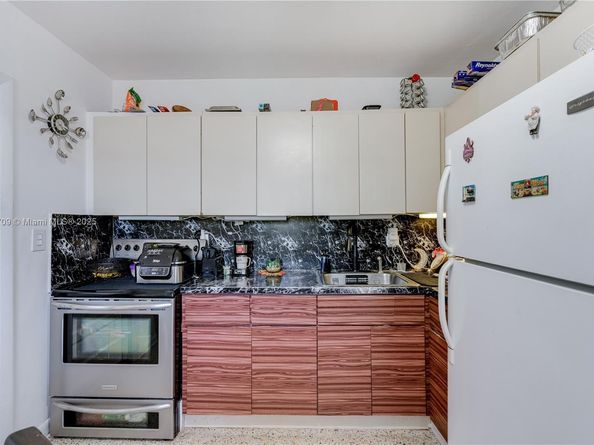 9311 SW 37th St, Miami FL 33165
