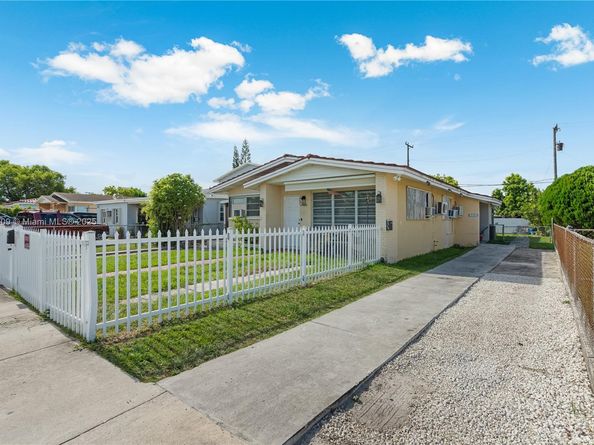 9311 SW 37th St, Miami FL 33165