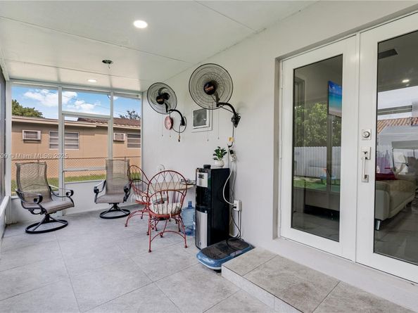 9311 SW 37th St, Miami FL 33165