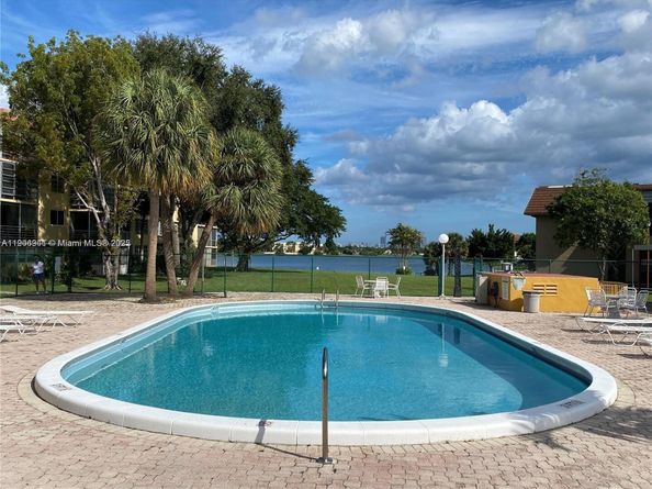 443 NE 195th St 338, Miami FL 33179