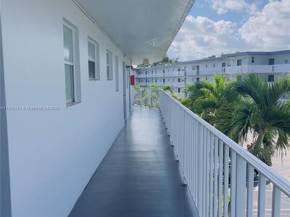 443 NE 195th St 338, Miami FL 33179