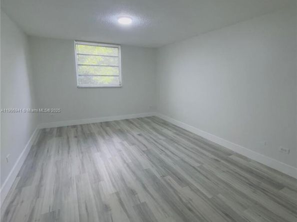 443 NE 195th St 338, Miami FL 33179