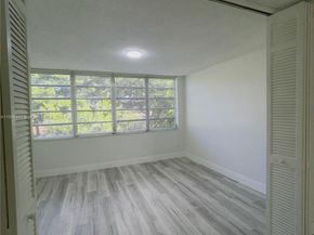 443 NE 195th St 338, Miami FL 33179