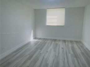 443 NE 195th St 338, Miami FL 33179