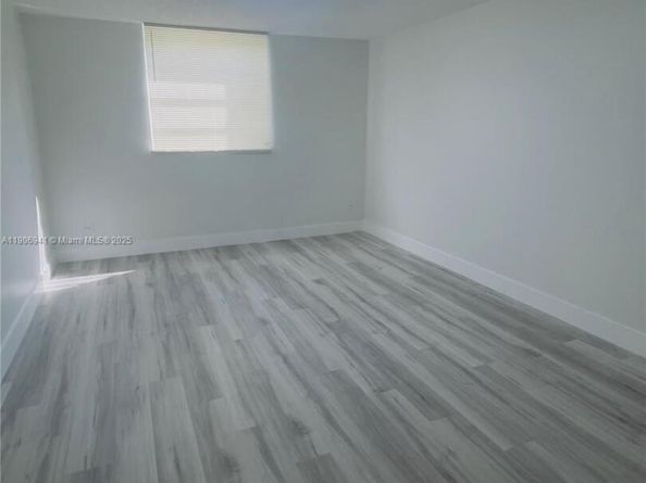 443 NE 195th St 338, Miami FL 33179