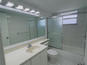 443 NE 195th St 338, Miami FL 33179