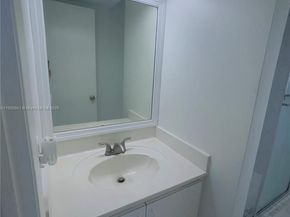 443 NE 195th St 338, Miami FL 33179