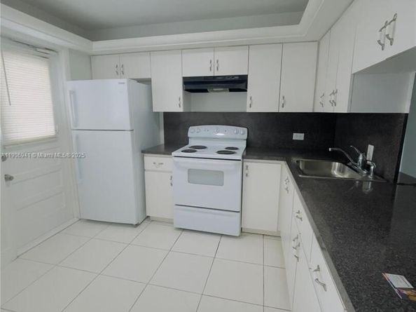 443 NE 195th St 338, Miami FL 33179