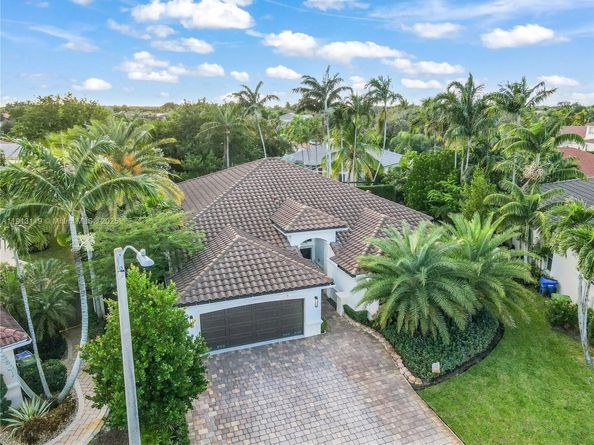 2310 NW 189th Ave, Pembroke Pines FL 33029