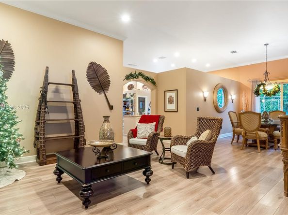 2310 NW 189th Ave, Pembroke Pines FL 33029