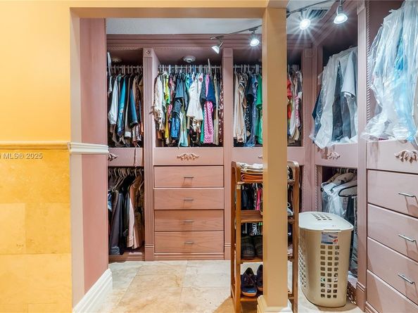 2310 NW 189th Ave, Pembroke Pines FL 33029