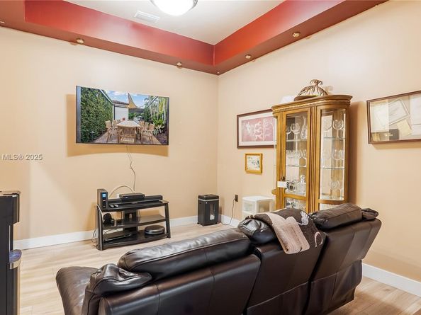 2310 NW 189th Ave, Pembroke Pines FL 33029