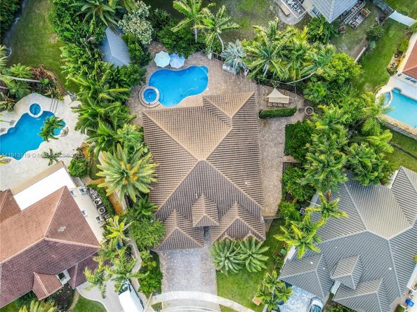 2310 NW 189th Ave, Pembroke Pines FL 33029