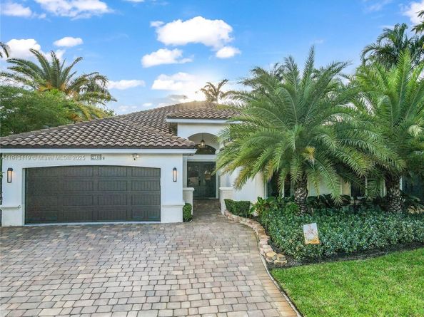 2310 NW 189th Ave, Pembroke Pines FL 33029