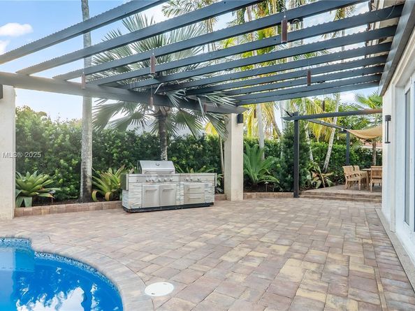 2310 NW 189th Ave, Pembroke Pines FL 33029