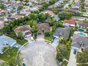 2310 NW 189th Ave, Pembroke Pines FL 33029