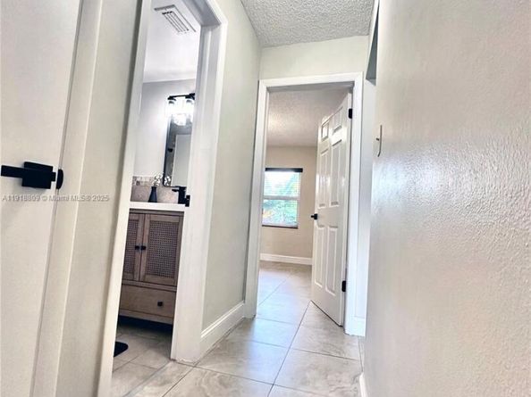 11117 SW 122nd Ct, Miami FL 33186