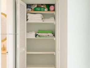 950 NE 199th St 2H, Miami FL 33179