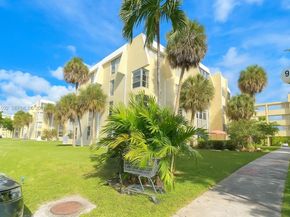 950 NE 199th St 2H, Miami FL 33179