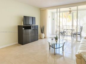 950 NE 199th St 2H, Miami FL 33179