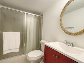 950 NE 199th St 2H, Miami FL 33179