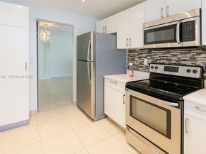 950 NE 199th St 2H, Miami FL 33179