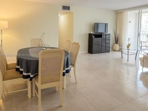 950 NE 199th St 2H, Miami FL 33179