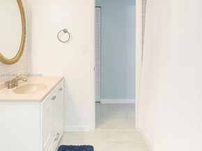 950 NE 199th St 2H, Miami FL 33179