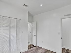 2135 SW 4th St, Miami FL 33135