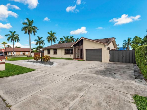 13137 SW 3rd St, Miami FL 33184