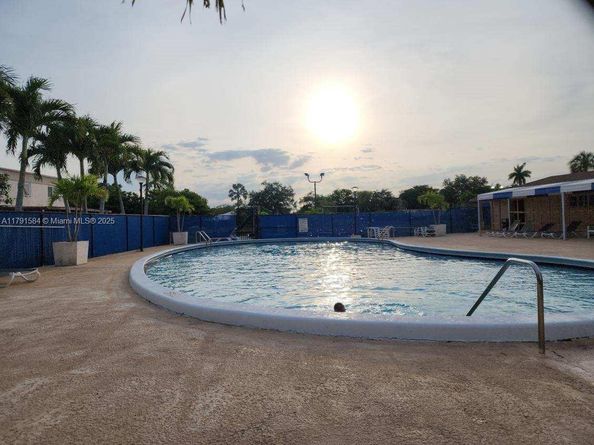 8091 NW 12th St H, Margate FL 33063