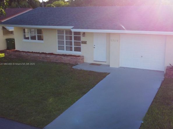 5709 NW 64th Way, Tamarac FL 33321