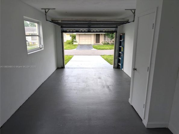 5709 NW 64th Way, Tamarac FL 33321