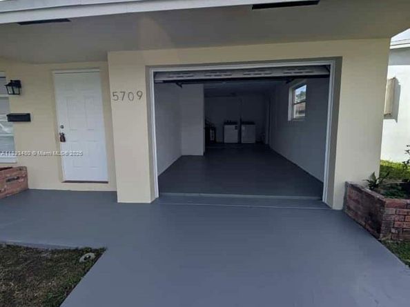 5709 NW 64th Way, Tamarac FL 33321