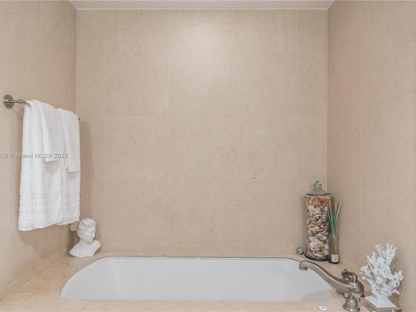 6899 Collins Ave 1605, Miami Beach FL 33141