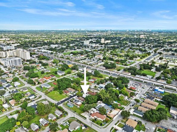 2788 NW 48th St, Miami FL 33142