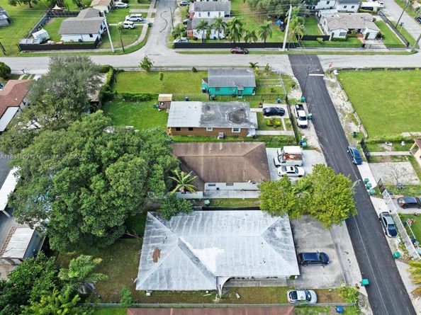 2788 NW 48th St, Miami FL 33142
