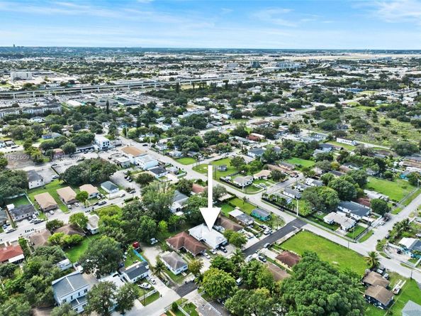 2788 NW 48th St, Miami FL 33142