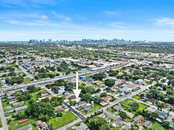 2788 NW 48th St, Miami FL 33142