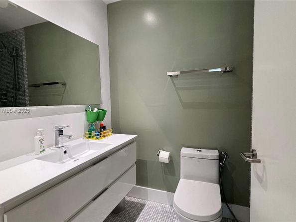 3131 NE 188th St 21002, Aventura FL 33180