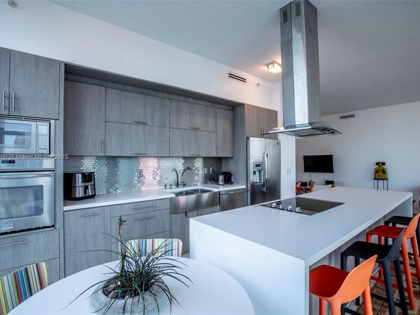 3131 NE 188th St 21002, Aventura FL 33180
