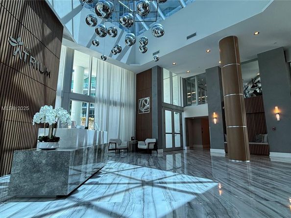 3131 NE 188th St 21002, Aventura FL 33180
