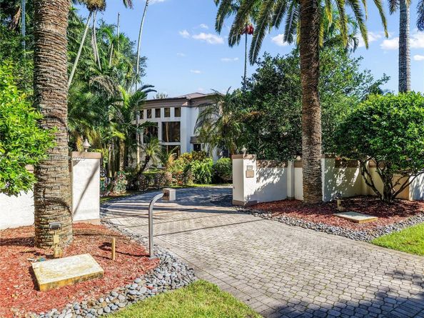 10395 SW 67th Ave, Pinecrest FL 33156